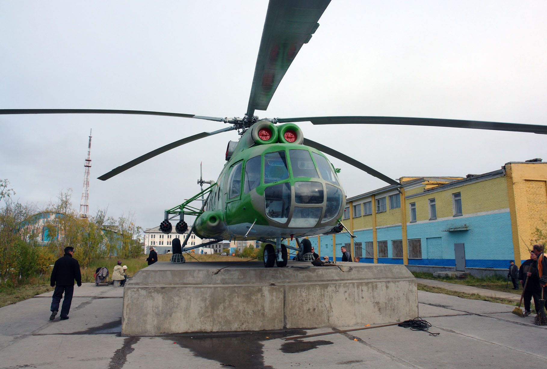 Ми-8 Воркута памятник