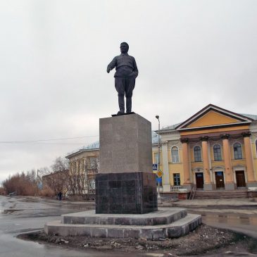 Скульптурный памятник Сергею Мироновичу Кирову